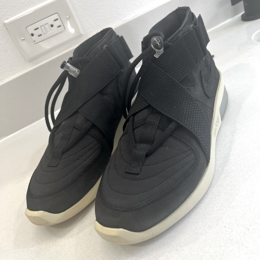 🔥🔥🔥 Pre-Loved :: Nike Air Fear Of God Raid :: Black :: US 7.5 UK 6.5 EU 40.5